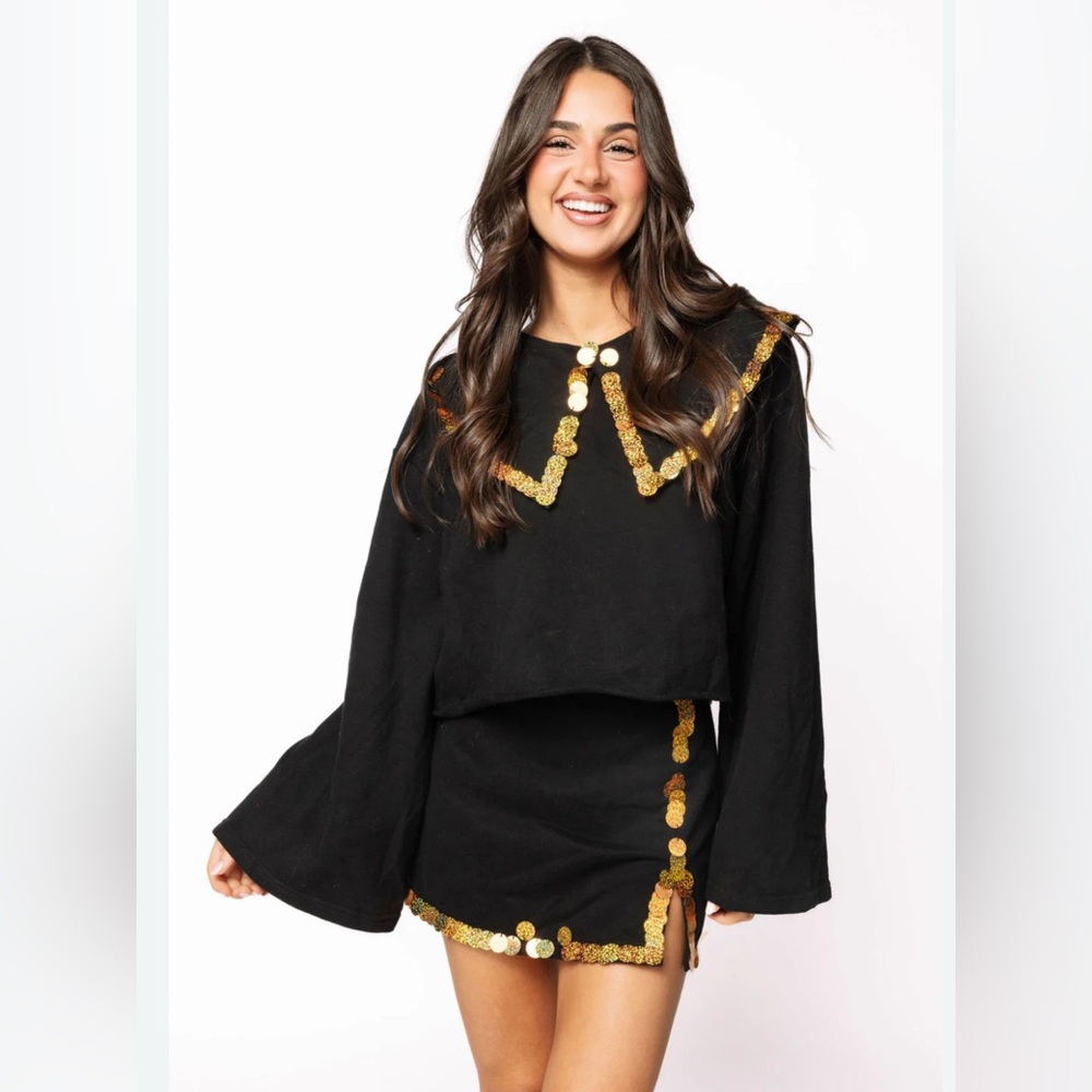 New! SET! QUEEN OF SPARKLES Black & Gold Paillette Collar Top & Skort Set